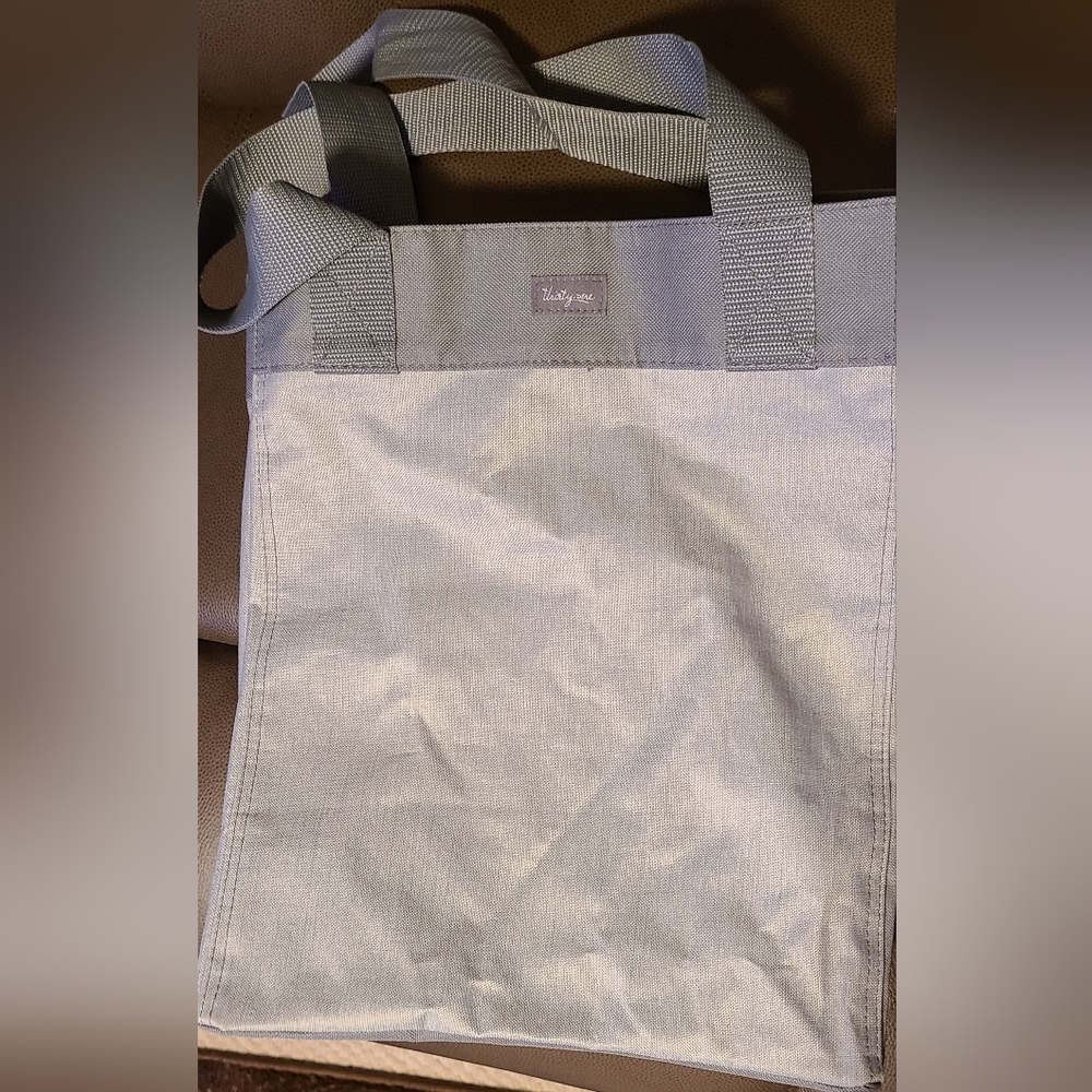 Thirtyone holiday theme Essential tote - Picture 2 of 5